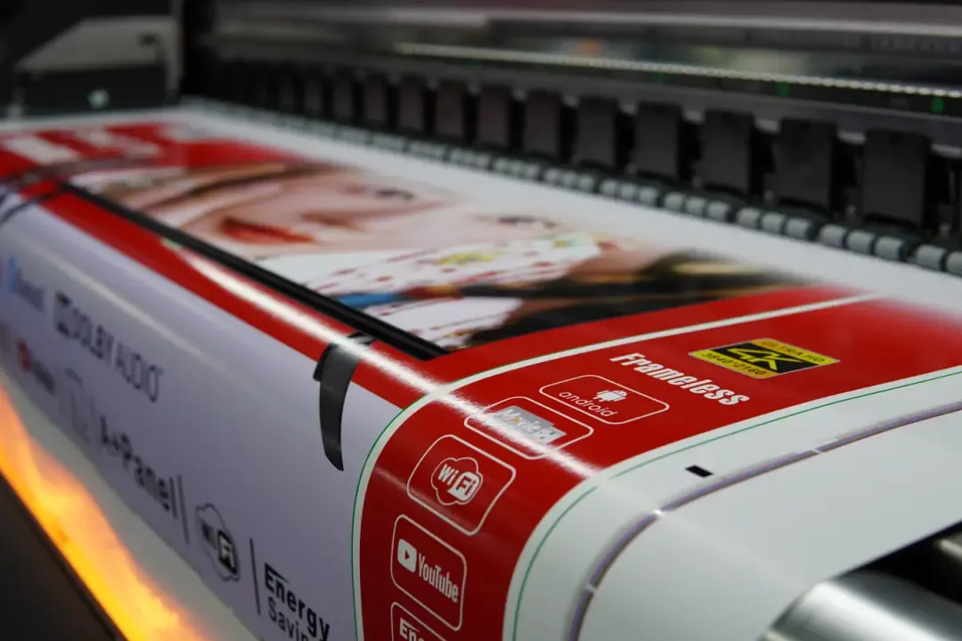 Baosiwei 16-head 8-color digital carton printer printing at high speed