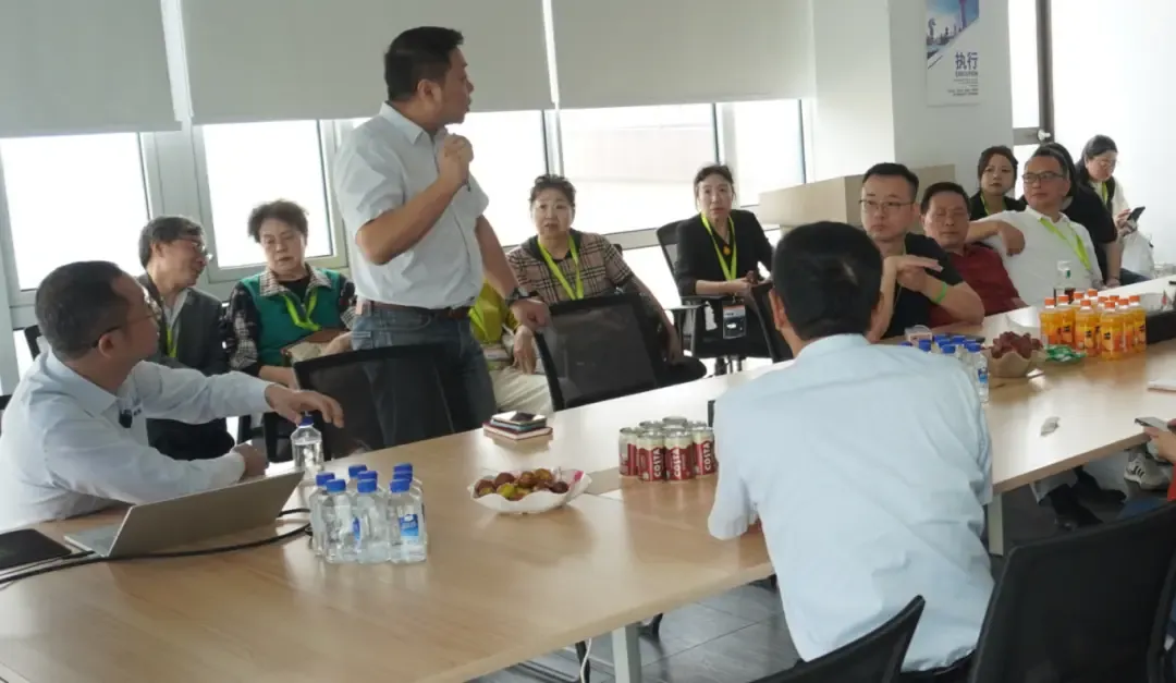 Quản lý kinh doanh Baosiwei giải đáp các câu hỏi của các lãnh đạo ngành bao bì về giải pháp in kỹ thuật số và đặc điểm thiết bị trong cuộc họp