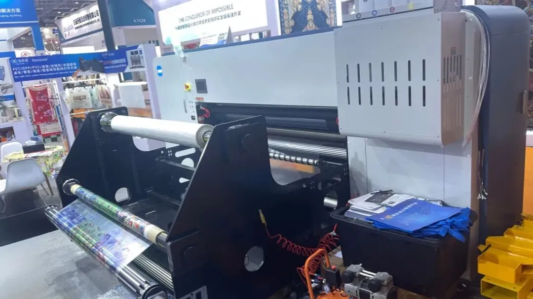 Baoswei 16-head industrial roll-to-roll printer running continuous PET OPP film printing at 280㎡/h production speed live at exhibition