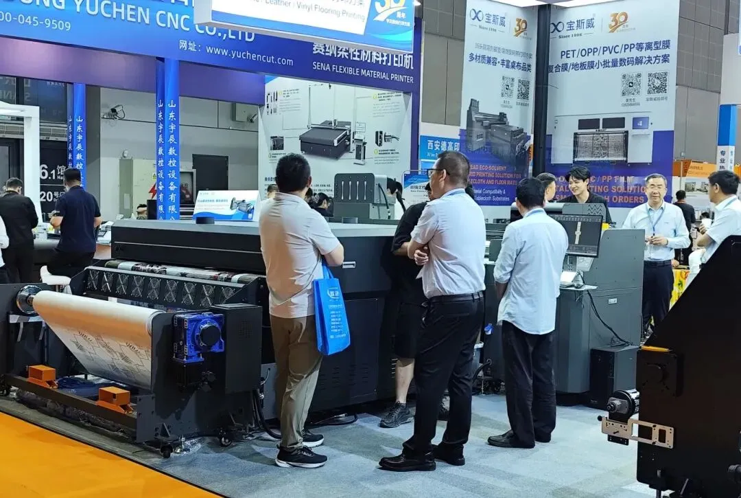 Baoswei 16-head eco-solvent direct printer printing persimmon-pattern tablecloth with low-temperature drying tunnel — 200-300㎡/h mass production live demo