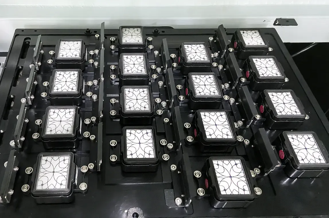 Detail of integrated cleaning and moisturizing ink module, providing automatic cleaning and long-term ink preservation, reducing manual maintenance and extending printhead life