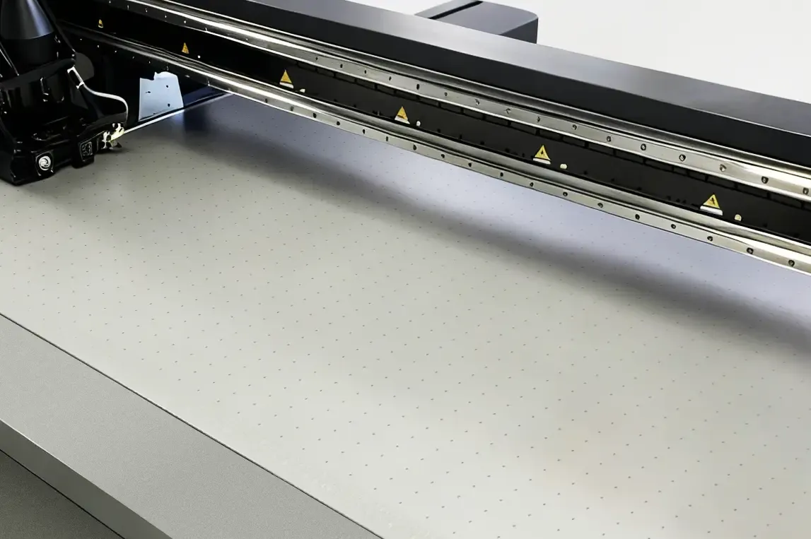 Hard-anodized vacuum platform with scratch and wear resistance, high flatness, enhancing stable adhesion and printing accuracy for thin and flexible materials on the JW-2513 UV flatbed printer