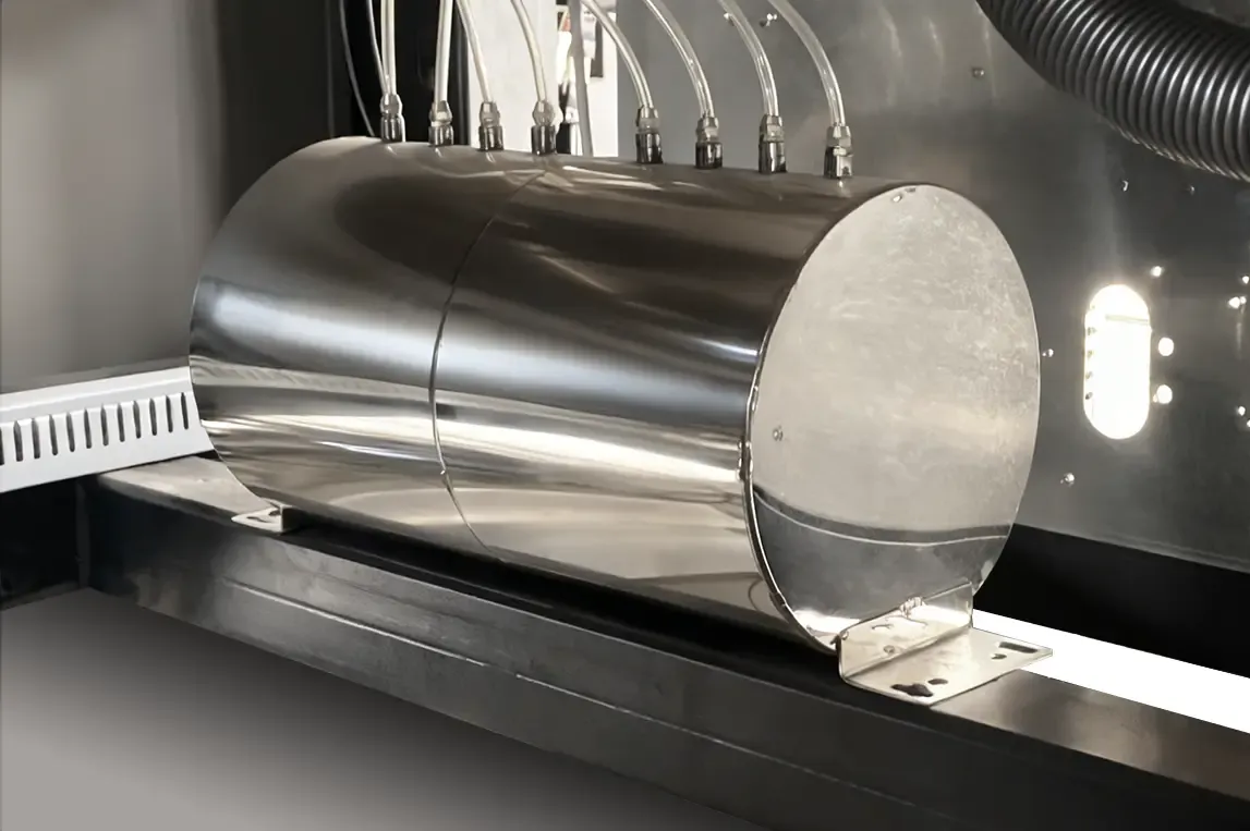 Dual negative-pressure ink supply system maintaining consistent pressure for color, white, and varnish inks, preventing ink breaks and streaks during high-speed printing on the JW-2513 UV flatbed printer for reliable, high-quality output.