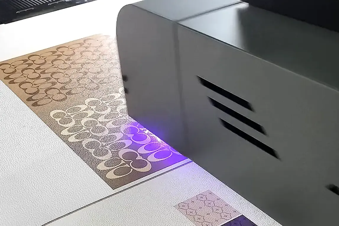Baosiwei UV hybrid printer printing leather material samples for industrial application