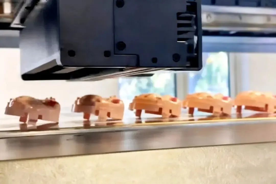 G6 industrial printhead on Baosiwei High-Drop UV Printer with smart ink control technology