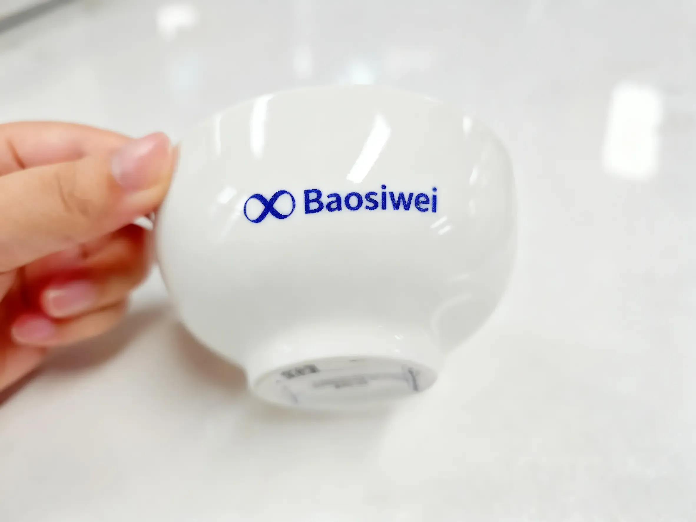 UV flatbed printing on curved surfaces with accurate color layering and smooth finish
